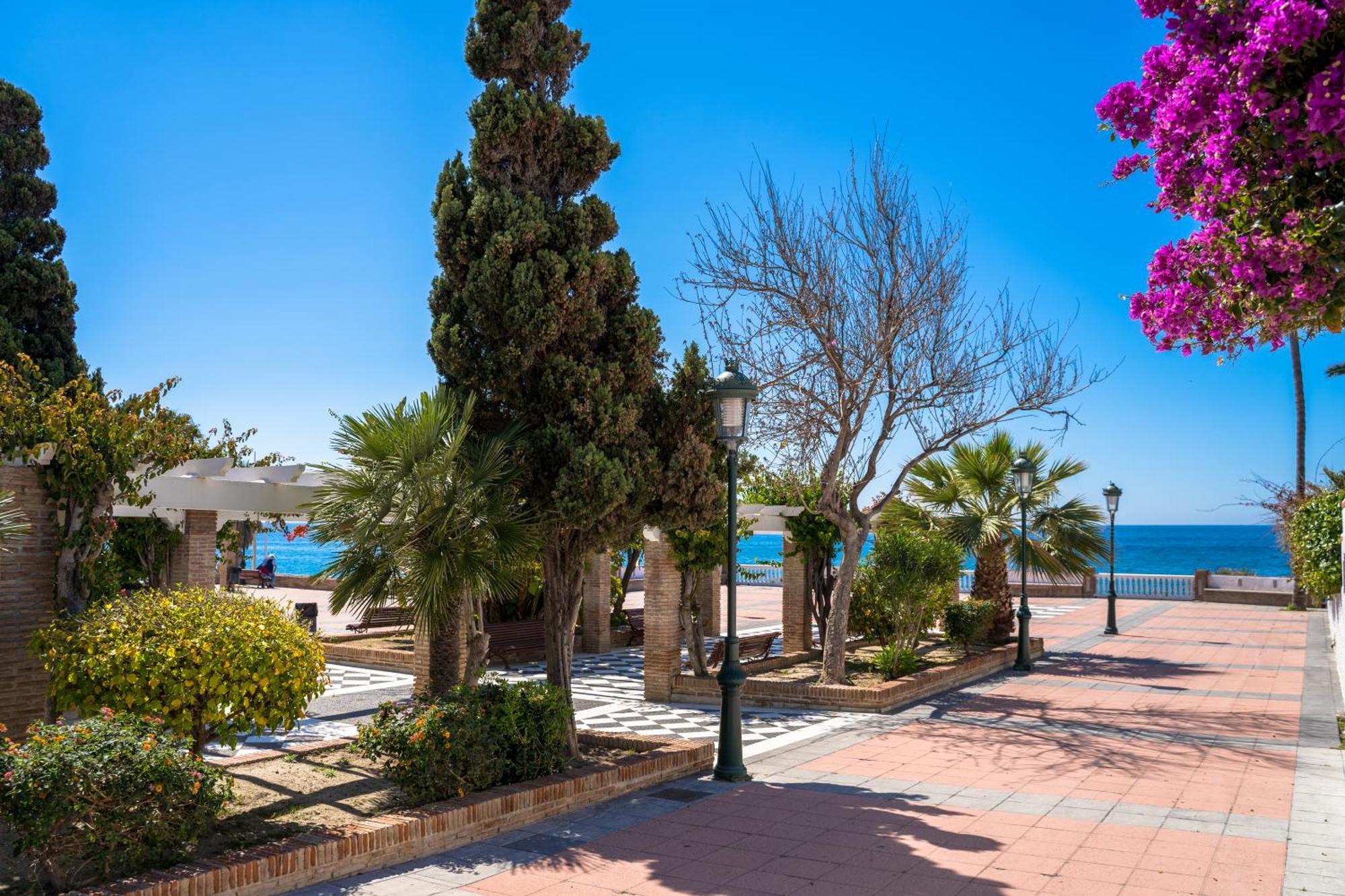 Torrecilla Sirena Beach Nerja Exterior foto